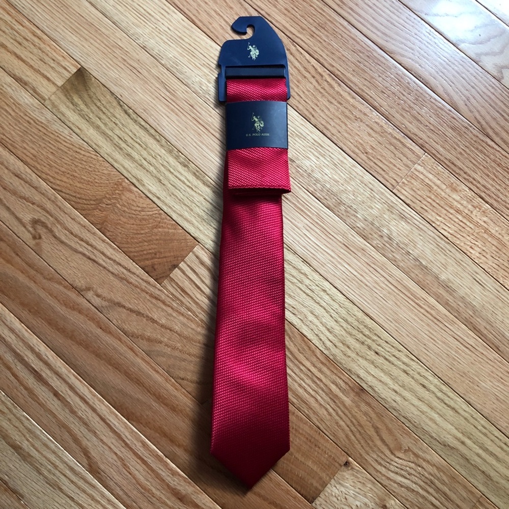 NWT men’s red tie and pocket square set